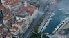V Splitu v bencinsko črpalko na obali trčila turistična ladja