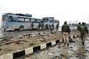 Kašmir: V bombnem napadu na indijske paravojaške sile ubitih najmanj 43 vojakov
