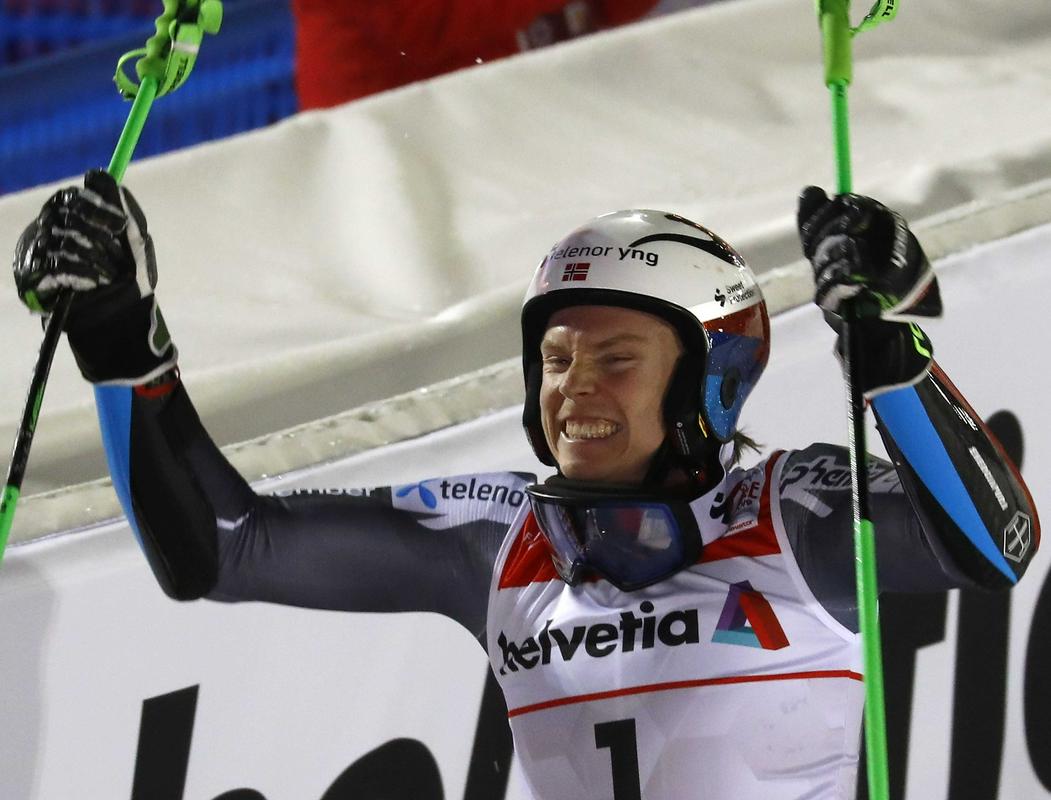 Po treh četrtih mestih na svetovnih prvenstvih je Henrik Kristoffersen le dočakal medaljo, in to kar zlato. 24-letni Kristoffersen je že peti Norvežan z zlato medaljo v veleslalomu. Foto: Reuters