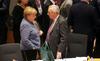 Merklova po kampanji Orbana izrazila solidarnost z Junckerjem
