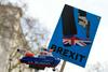 Trije britanski ministri: Bolje preložiti brexit kot izstopiti brez dogovora