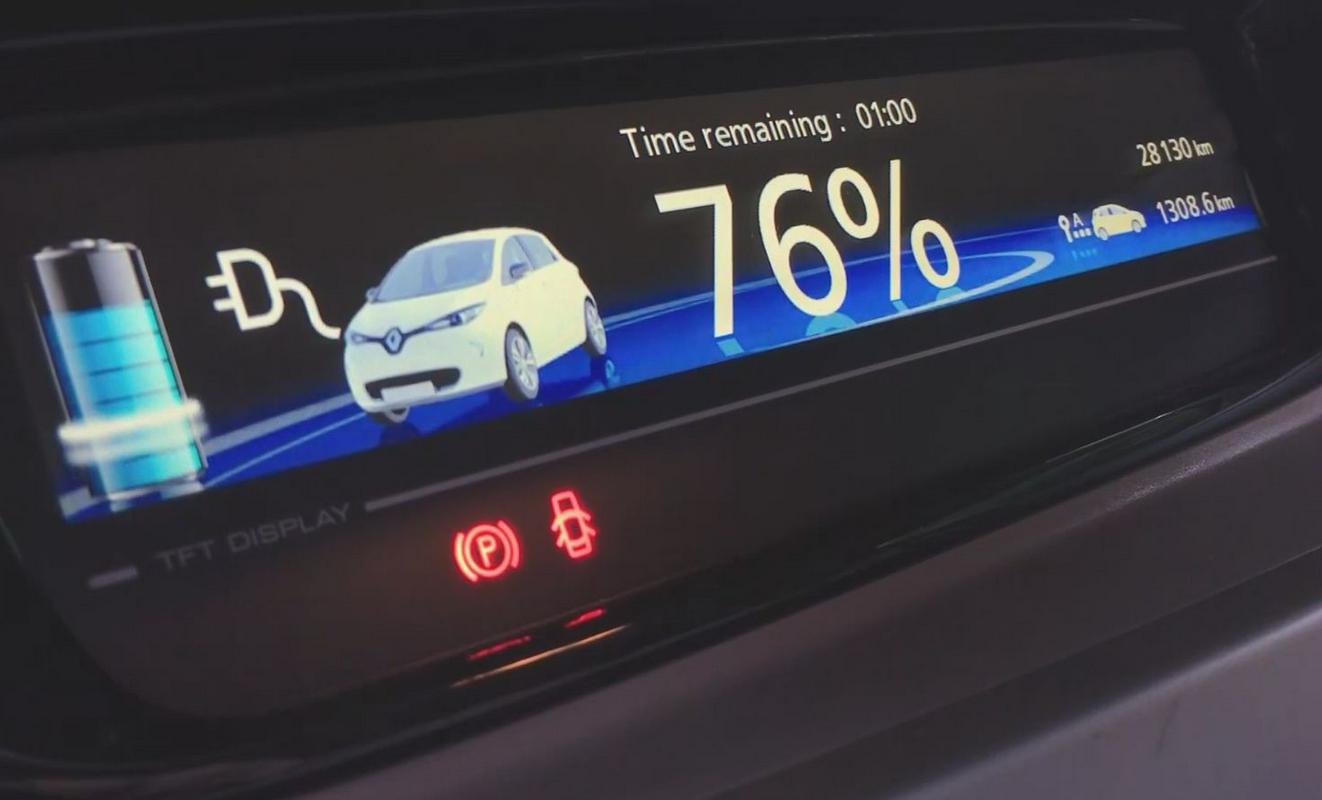 Evropska komisija je z zaostrovanjem emisijske politike napovedala še hitrejšo uveljavitev električnih avtomobilov na evropskih cestah. Foto: MMC RTV SLO/Avtomobilnost