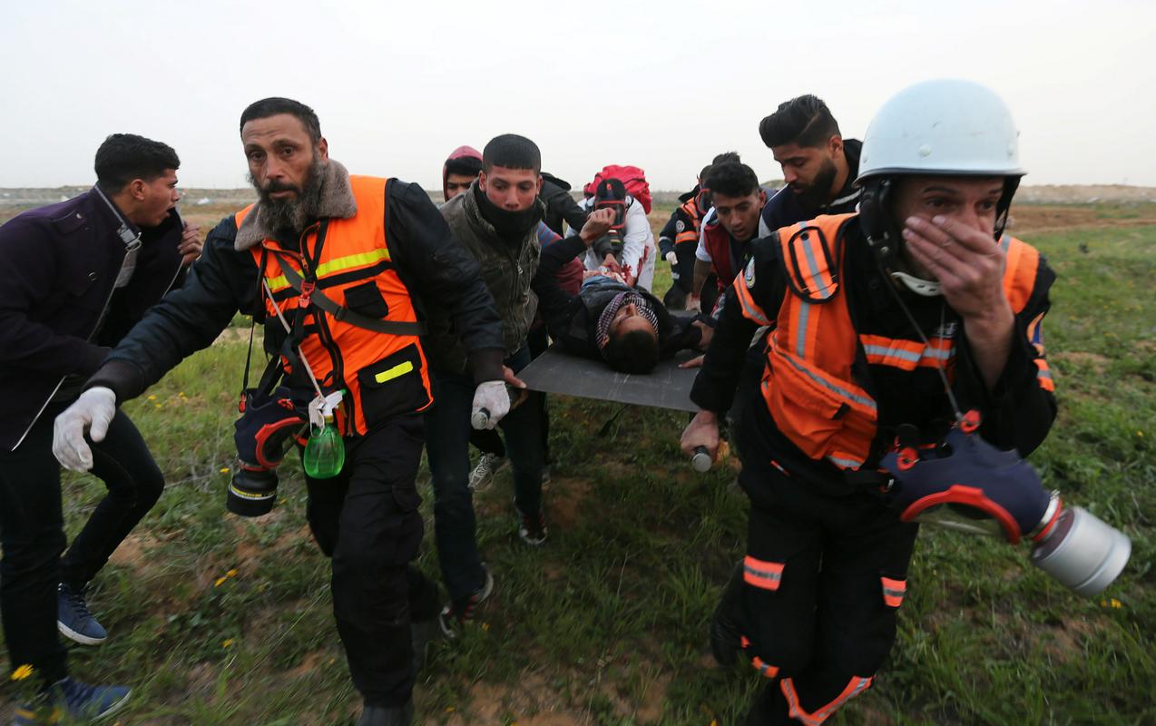 Ubiti so bili številni civilisti, med njimi otroci, novinarji, reševalci. Foto: Reuters