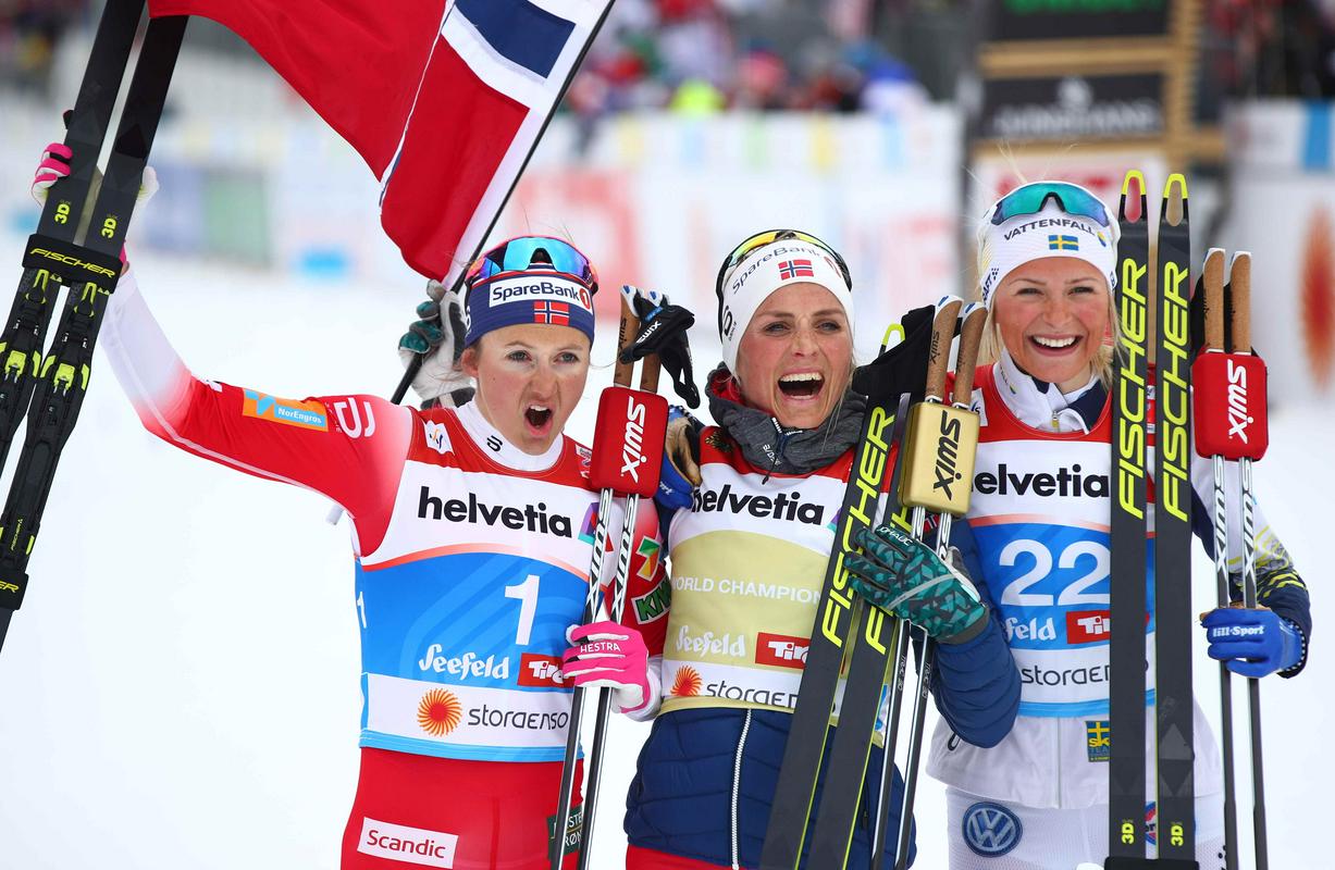 There Johaug, Ingvild Flugstad Oestberg in Frida Karlsson so dobile zadnji komplet medalj za smučarske tekačice. Foto: Reuters