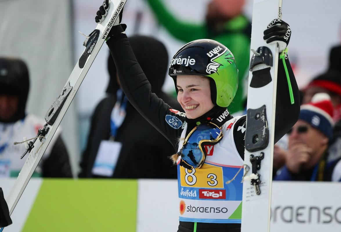 Nika Križnar je v finalu skočila 108,5 metra, vendar Slovenija v primerjavi z Norveško (oziroma Maren Lundby) vseeno ni ničesar pridobila. Foto: Reuters