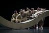 Clugov balet Hora plete povezave med prelomnimi odločitvami in močjo ritualov