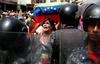 Venezuela: Na tisoče ljudi na protestih tako za Madura kot proti njemu
