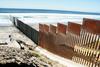 Zid na ameriško-mehiški meji: zaostrena retorika, stara politika