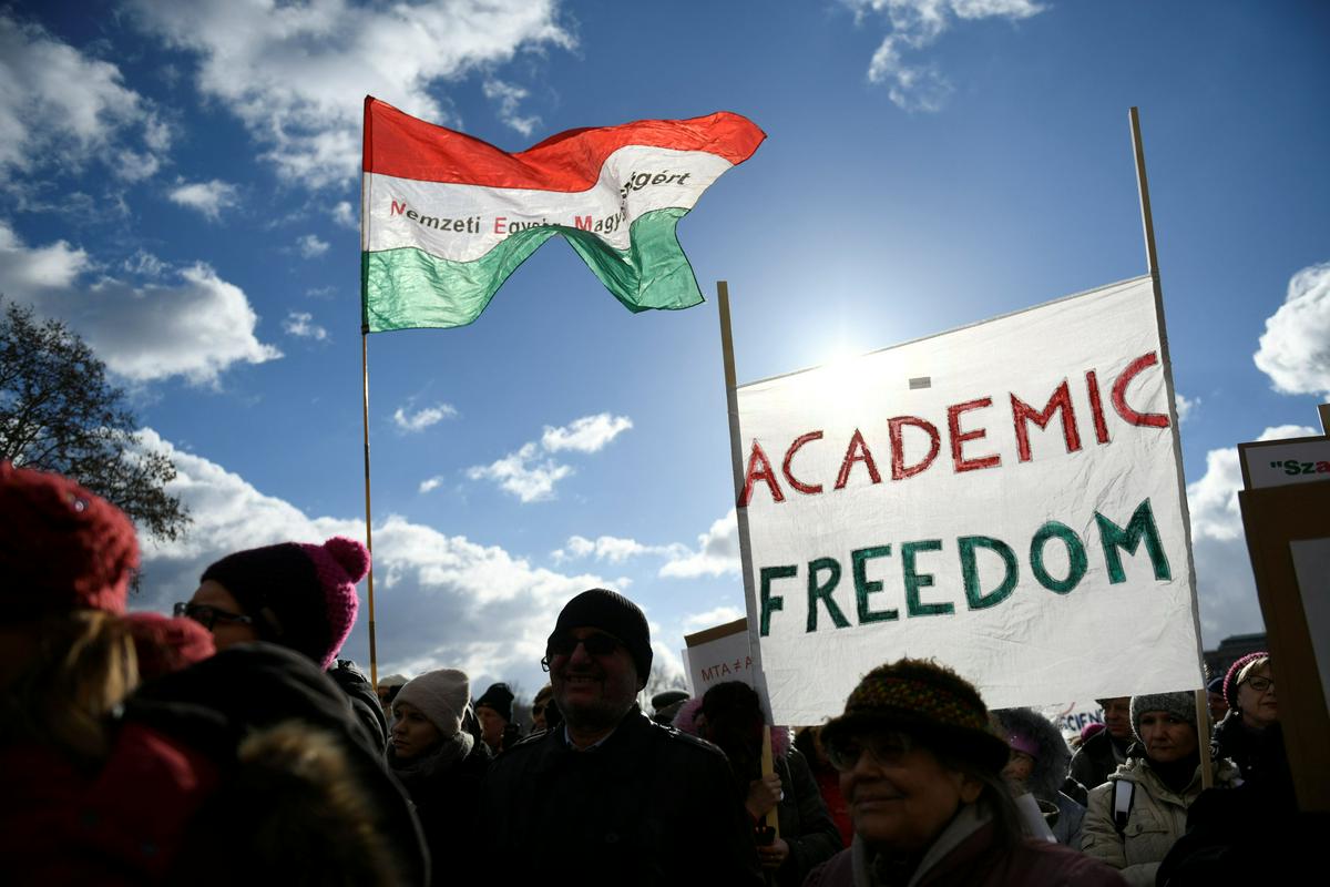 V preteklih mesecih so večkrat potekali shodi proti omejevanju akademske svobode. Foto: Reuters