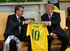 Prijateljska Trump in Bolsonaro krepita vojaško in trgovinsko sodelovanje