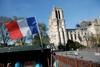Notre-Dame: Umetnine in relikvije na varnem, po Franciji zadoneli zvonovi           