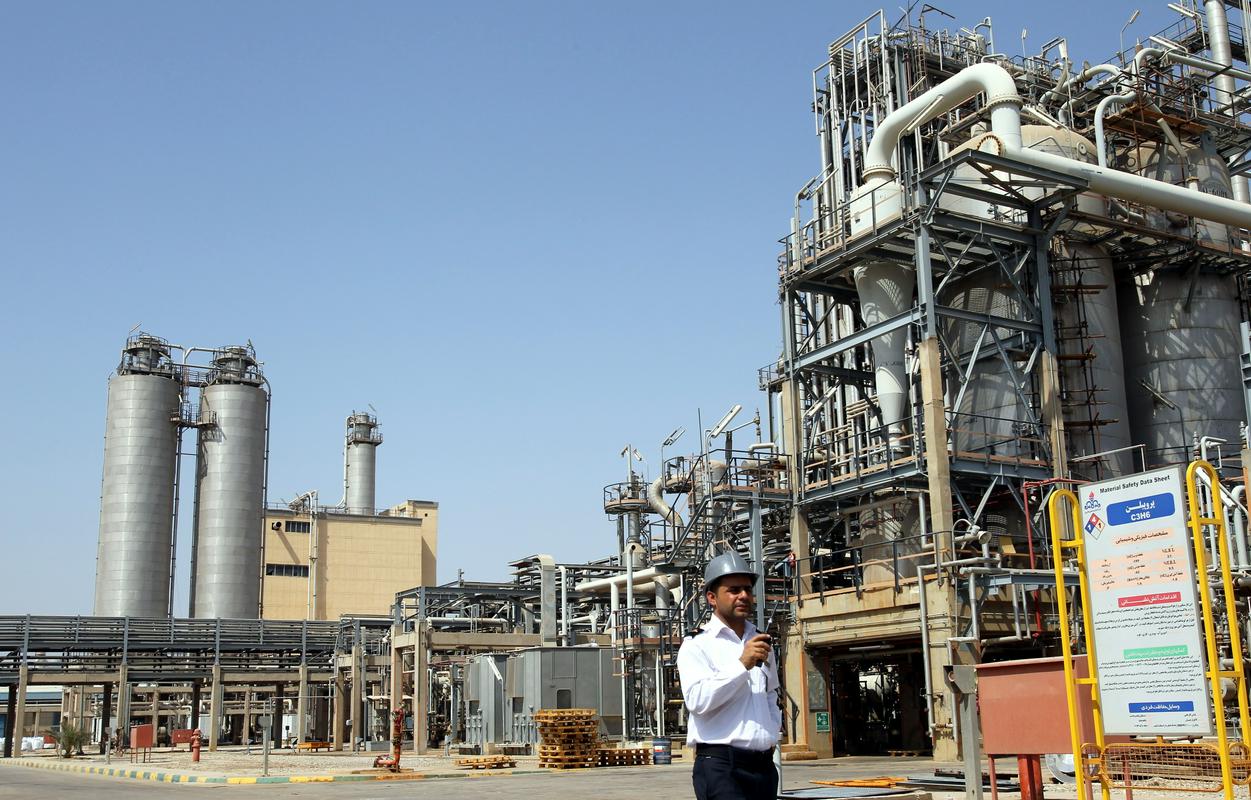 Garda naj bi imela več kot 800 podjetij, s katerimi naj bi nadzirala tretjino gospodarstva Irana. Tako je vpletena v številne sektorje, od gradbenega do naftnega, plinskega, transportnega in telekomunikacijskega. Foto: EPA