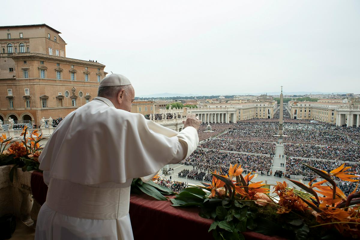 Papež je v Vatikanu nagovoril več tisoč vernikov. Foto: Reuters