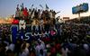 Vodje protestov v Sudanu prekinili stike z vojaškim svetom