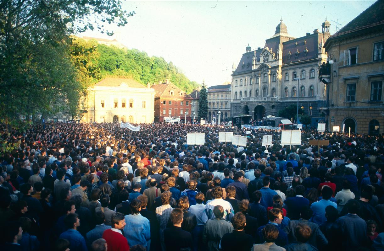 Kongresni trg 8. maja 1989. Foto: BoBo