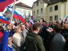 Protestniki v Črnomlju zahtevajo konec nezakonitih prehodov meje