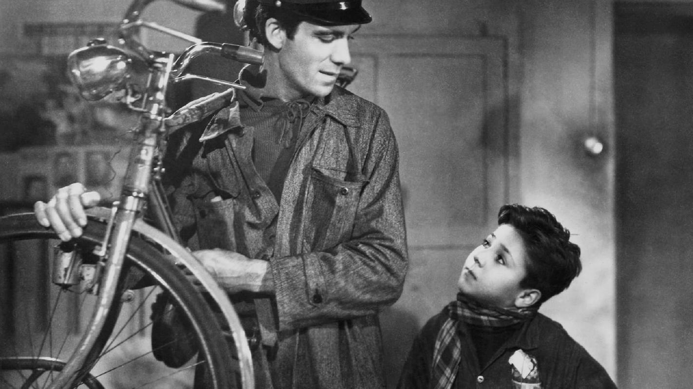 Ena največjih filmskih klasik in temeljno delo italijanskega neorealizma Tatovi koles Vittoria De Sica iz leta 1948. Foto: Slovenska kinoteka
