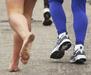 Poseben izziv Britanke: razdaljo 100 maratonov želi preteči bosa