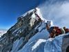Alpinisti zaradi gneče umirajo pod vrhom Mount Everesta 