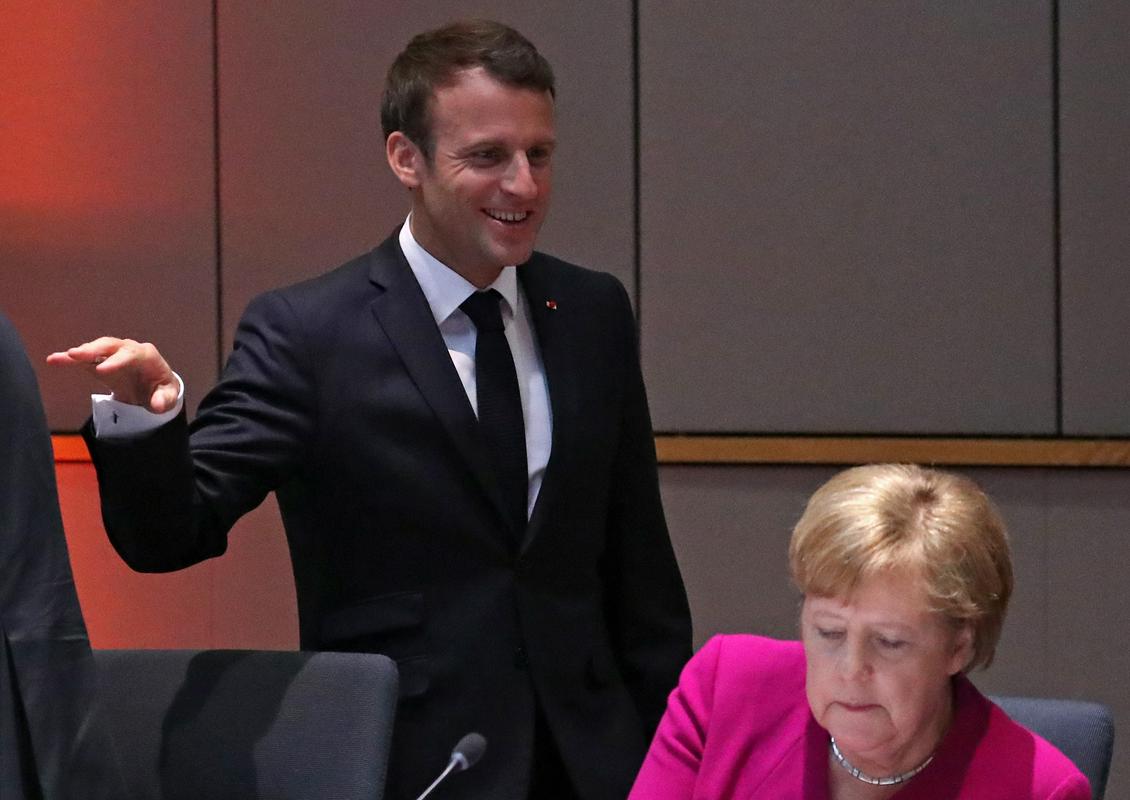 Angela Merkel je izrazila jasno podporo Manfredu Webru. Emmanuel Macron ga niti ne omenja in nasprotuje sistemu, po katerem eden izmed vodilnih kandidatov postane predsednik Evropske komisije. Foto: EPA