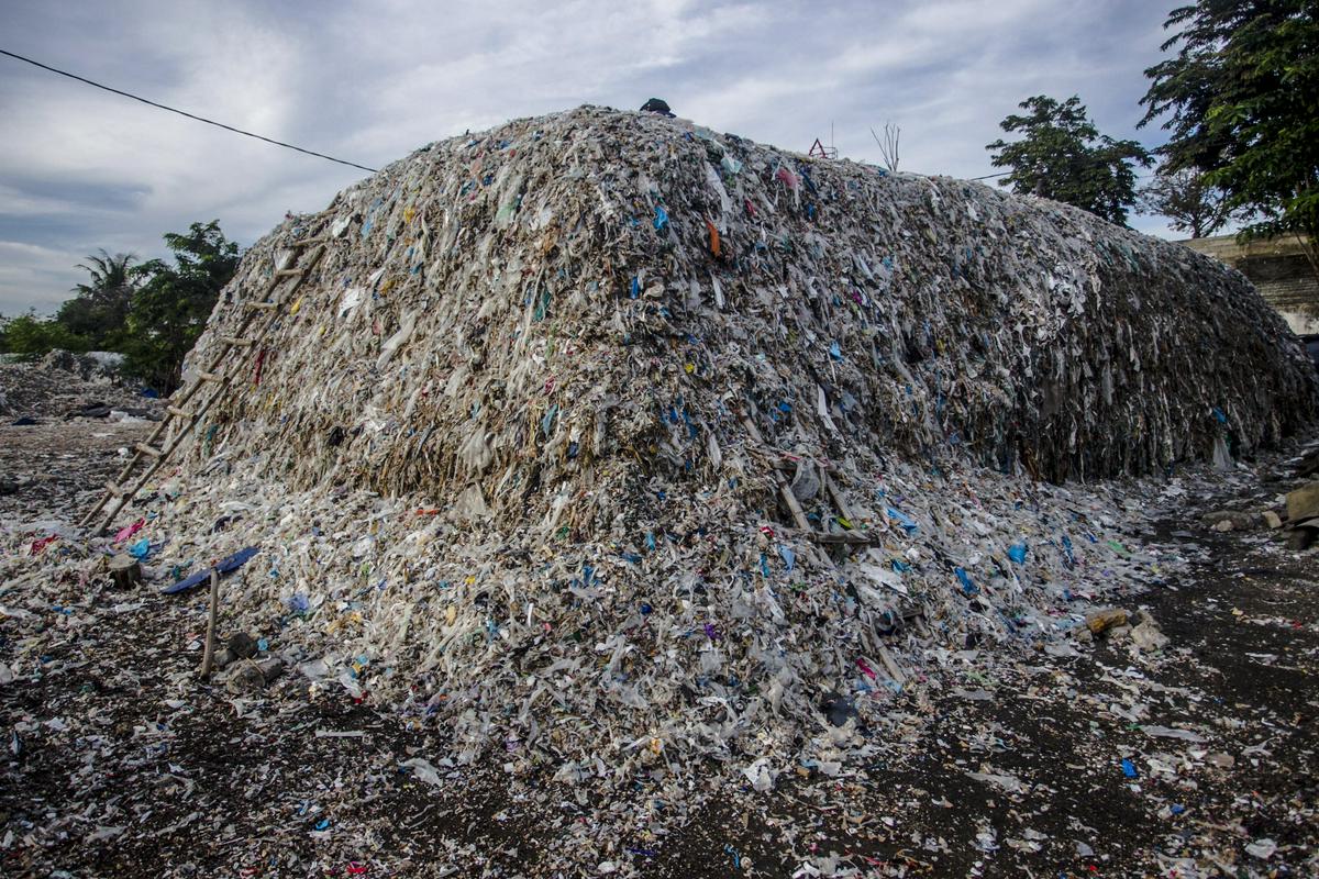 Največ plastičnega odpada je Slovenija lani izvozila v Malezijo. Foto: EPA