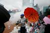 Hongkong v šoku po najbolj nasilnih protestih od vrnitve pod Kitajsko