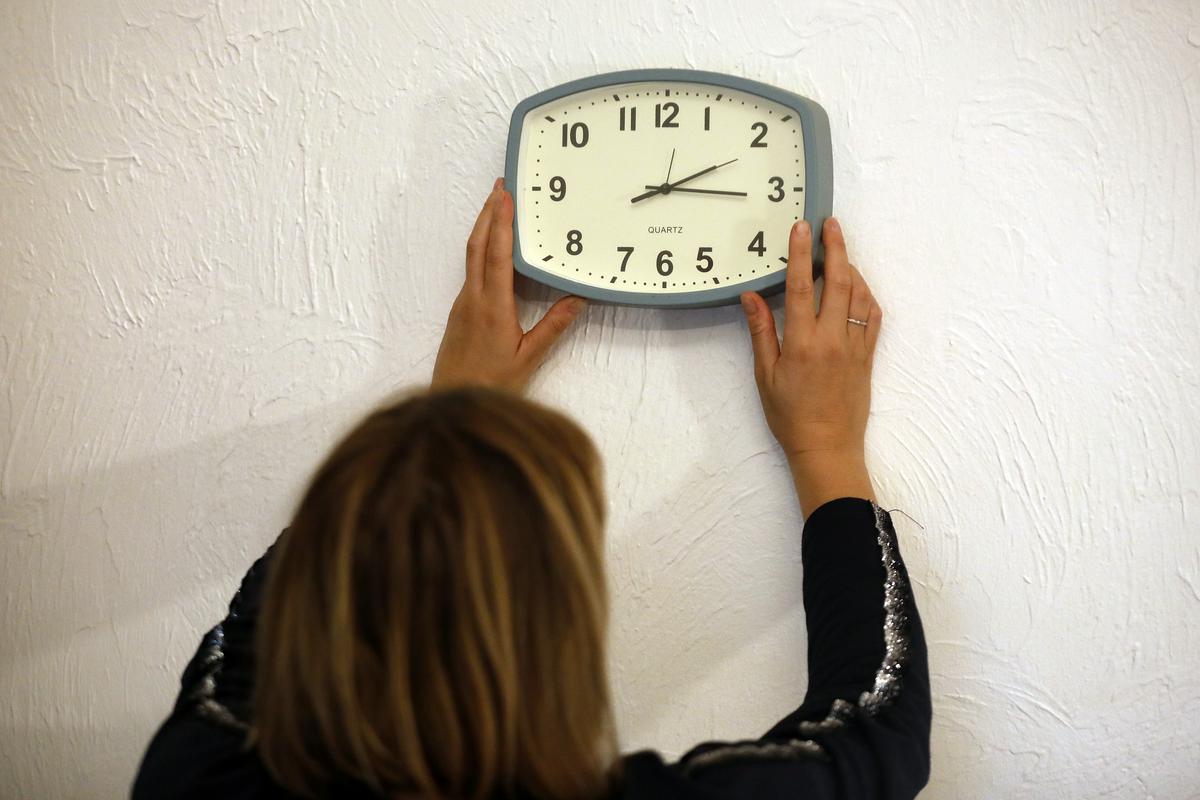 V Sloveniji je standardni čas centralni evropski čas, ki ustreza zimskemu času. Foto: EPA