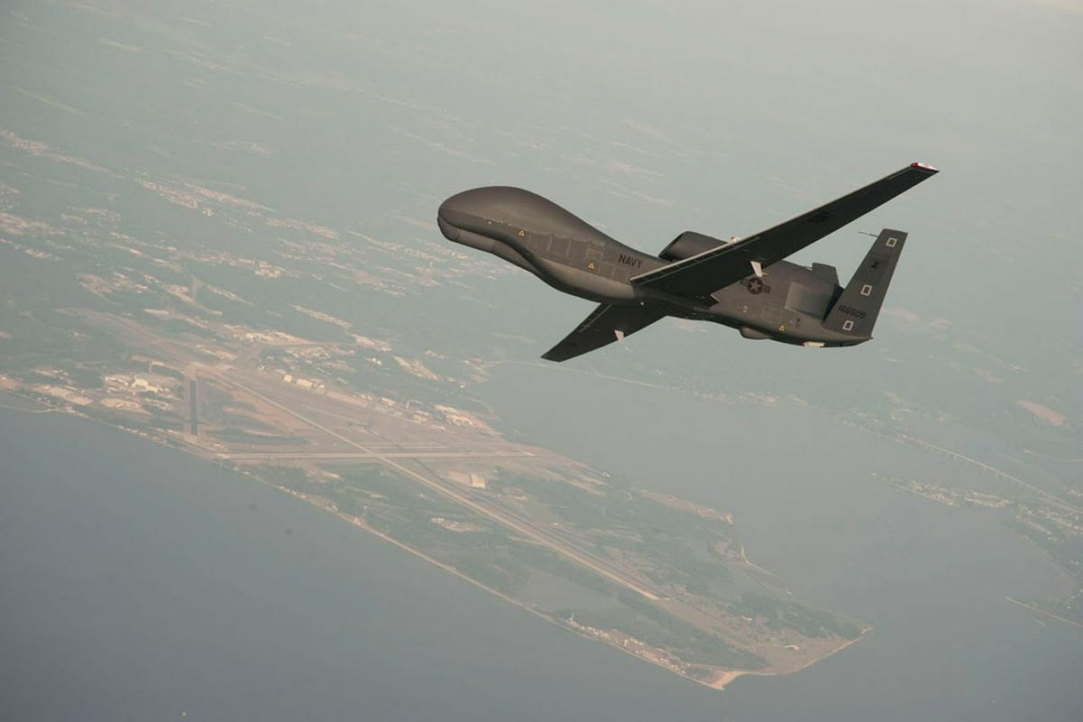 ZDA pravi, da je bilo brezpilotno letalo, namenjeno nadzoru, v mednarodnem zračnem prostoru, ne pa nad Iranom. Foto: Reuters