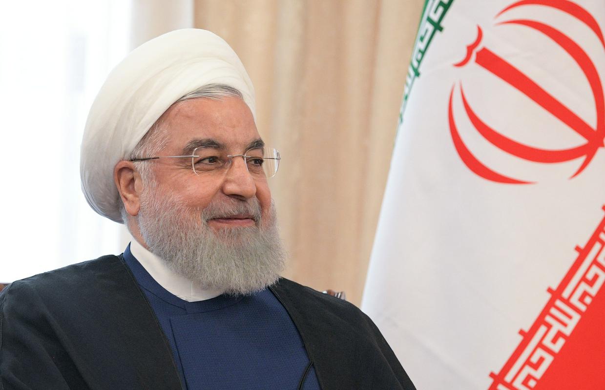Hasan Rohani sporoča, da se bo Iran pogajal le, če začnejo ZDA spet spoštovati zavezujoči dogovor. Foto: Reuters