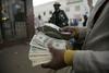 Oblasti v Zimbabveju prepovedale uporabo tujih valut