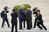 Na srečanju s Kimom Trump na kratko vstopil v Severno Korejo