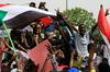 Sudanska vojska s solzivcem nad protestnike, več mrtvih