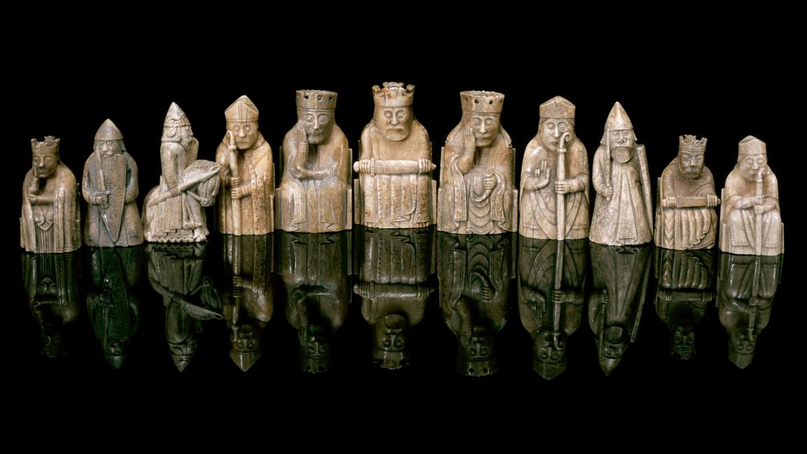 11 figur, ki jih hranijo v Narodnem muzeju Škotske v Edinburgu. Foto: Narodni muzej Škotske