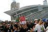 Protestniki v Hongkongu nagovorili kitajske turiste