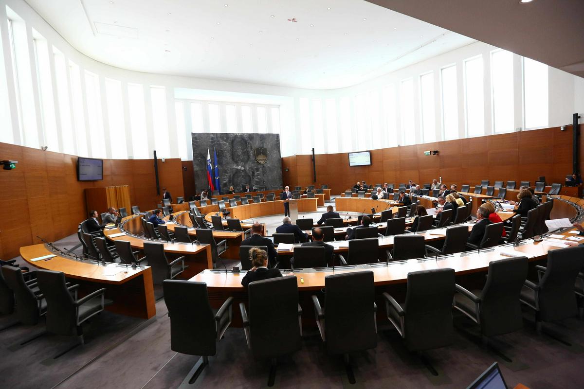 Poslanci so potrdili predlog odprave dodatka na delovno aktivnost. Foto: DZ/Borut Peršolja