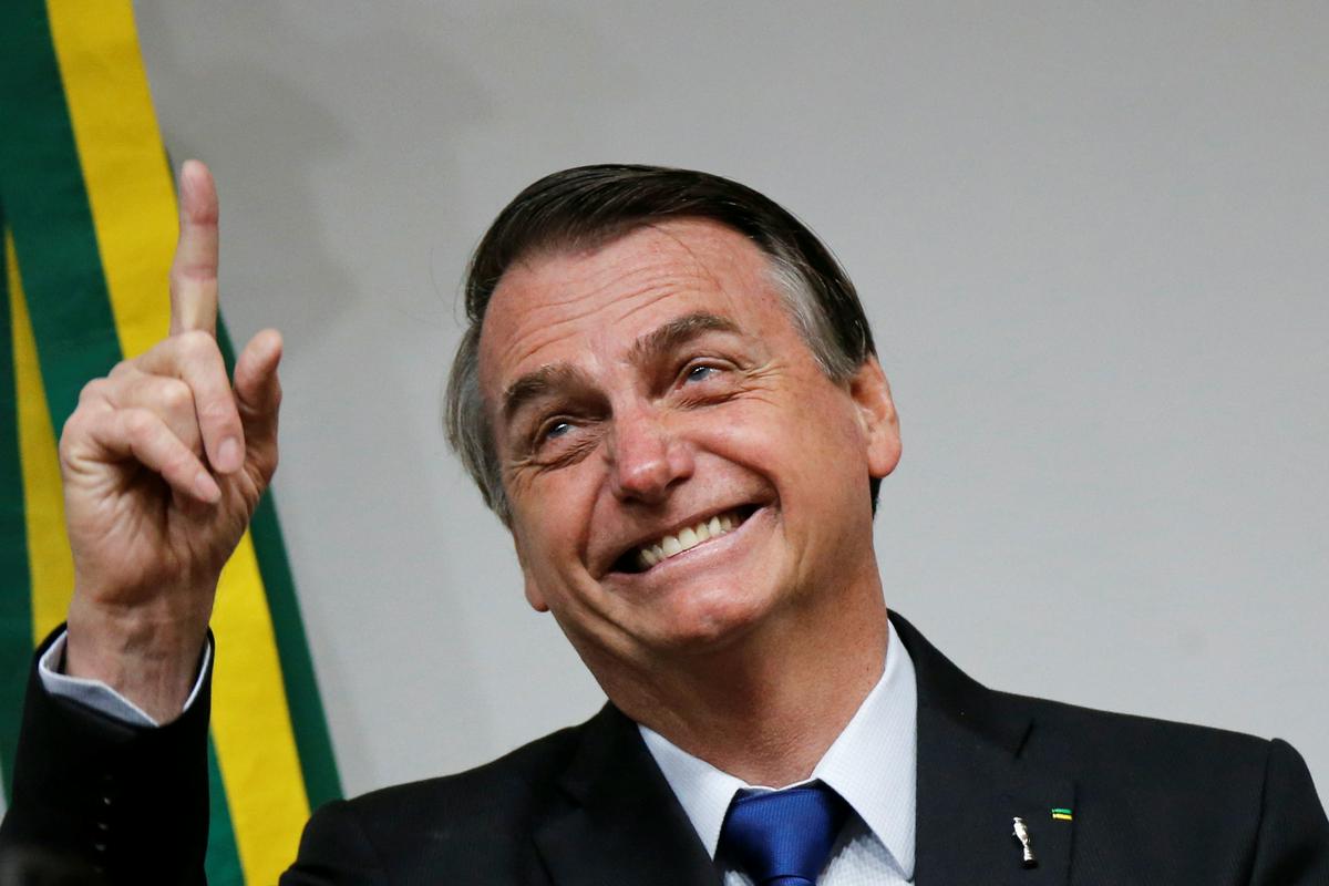 Bolsonaro in njegovi ministri so že večkrat kritizirali kazni kmetom za izsekavanje gozda in zaplembe lesa ter obsodbe za zločine nad okoljem. Foto: Reuters