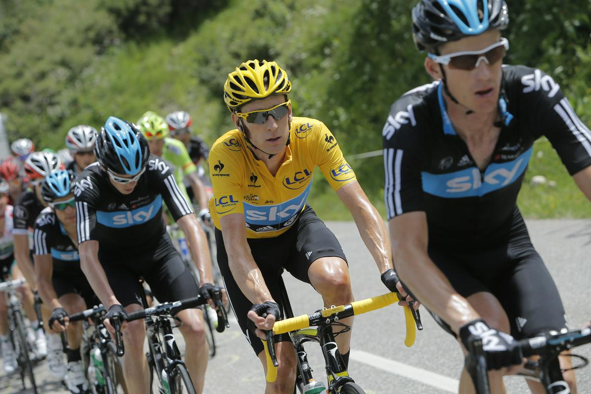 Alberto Contador è stato privato dell'ultima vittoria del Tour a causa del doping nel 2010. Da allora, Bradley Wiggins (2012) e Chris Froome (2013, 2015, 2016 e 2017) sono stati in procedimenti ufficiali.  Wiggins a causa di un'eccezione all'autorizzazione medica per l'uso di droghe, che è stata inserita retroattivamente.  Froome è stato autorizzato a non superare un test a causa di un'overdose di farmaci per l'asma.  Foto: A.P