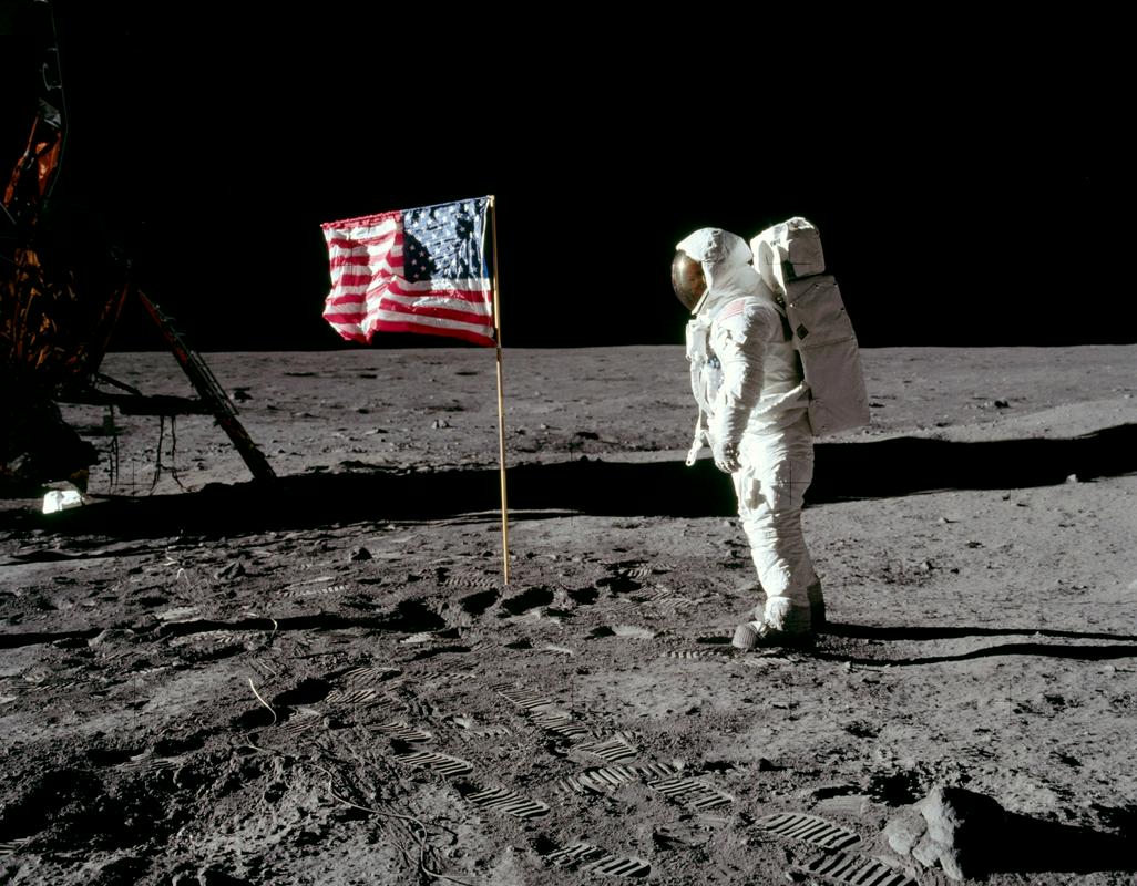 Da so Američani prvi v zgodovini prišli na Luno že leta 1969, tukaj nič ne šteje. Hic Rhodus, hic salta! Foto: Reuters