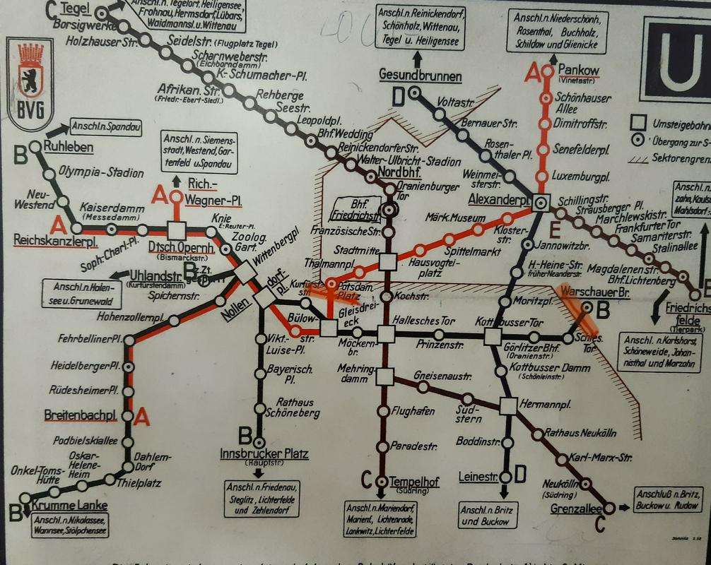 16 je bilo postaj, ki so bile v času obstoja Berlinskega zidu zaprte in ki so se na linijah, ki so povezovale dva dela zahodnega Berlina, nahajale na ozemlju Vzhodnega Berlina. Foto: Polona Balantič