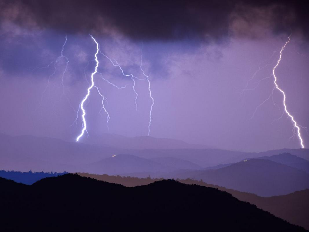 Predvsem v južni polovici Slovenije bodo ob nevihtah mogoči močnejši nalivi. Foto: BoBo