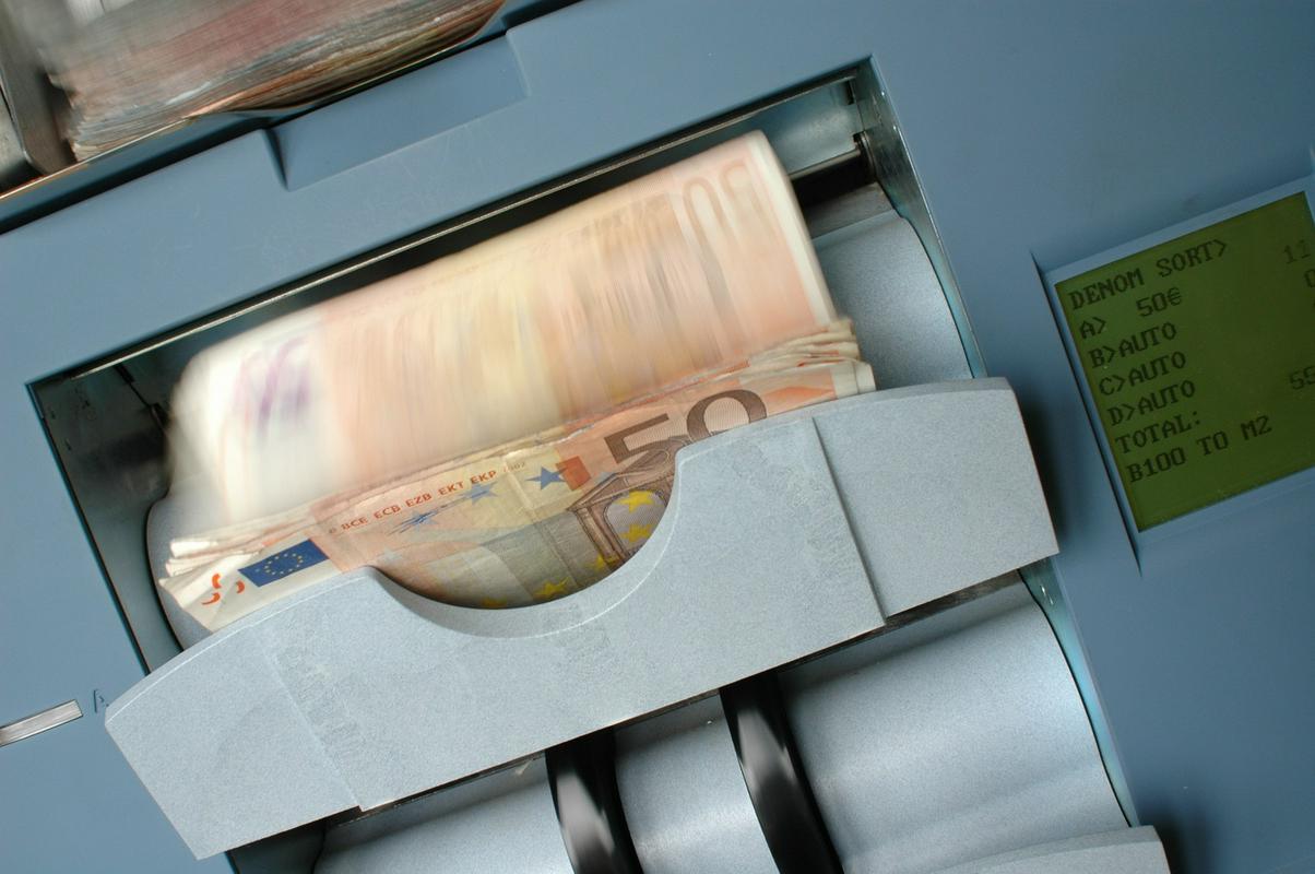 V proračunu se je v pol leta nabralo 200 milijonov evrov presežka. Foto: Pixabay