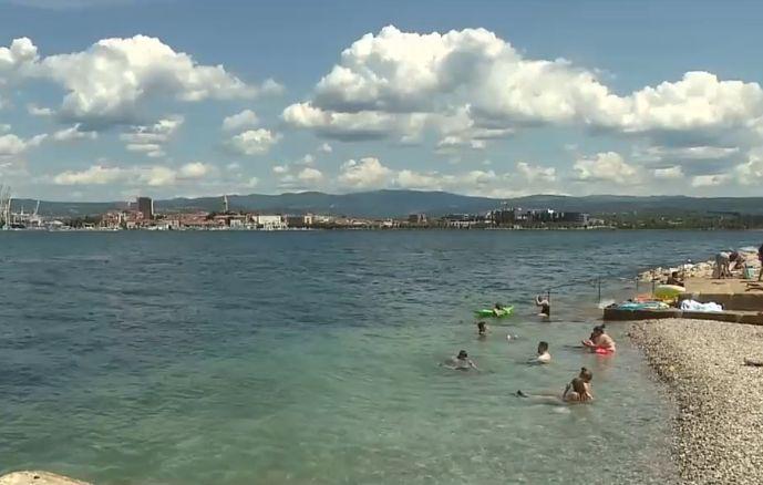 Kopanje ob morski obali. Foto: Televizija Slovenija