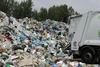 Evropski poslanci predlagajo strožja pravila za izvoz odpadkov, med drugim prepoved izvoza plastike 