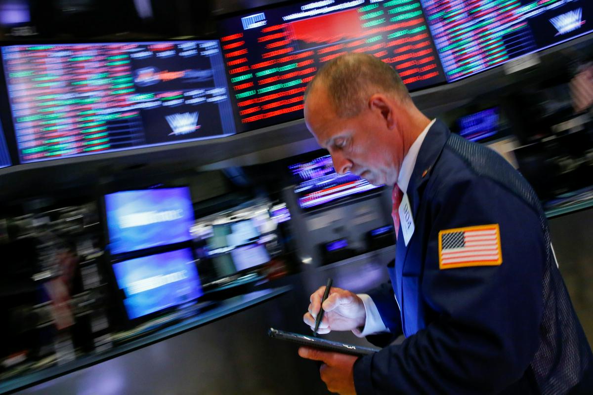 Vodilni delniški indeksi v New Yorku so se v torek znižali, Dow Jones za 0,17 odstotka, na 33.561 točk. Foto: Reuters