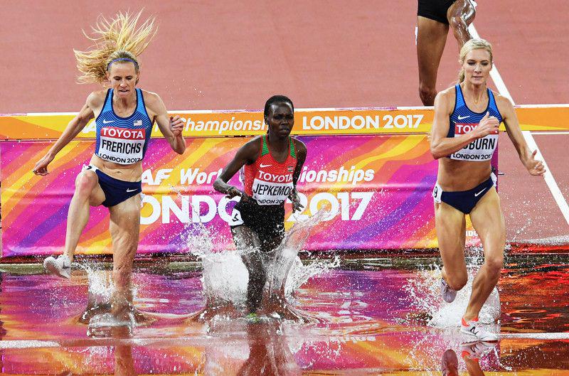 Na zadnjem svetovnem prvenstvu leta 2017 v Londonu je v teku na 3.000 metrov z zaprekami zmagala Američanka Emma Coburn, ki je vzornica Mišmaševe. Coburnova ima z 9:04,90 letos tretji izid sezone. Najboljša je Kenijka Beatrice Chepkoech z 8:55,58. Foto: EPA