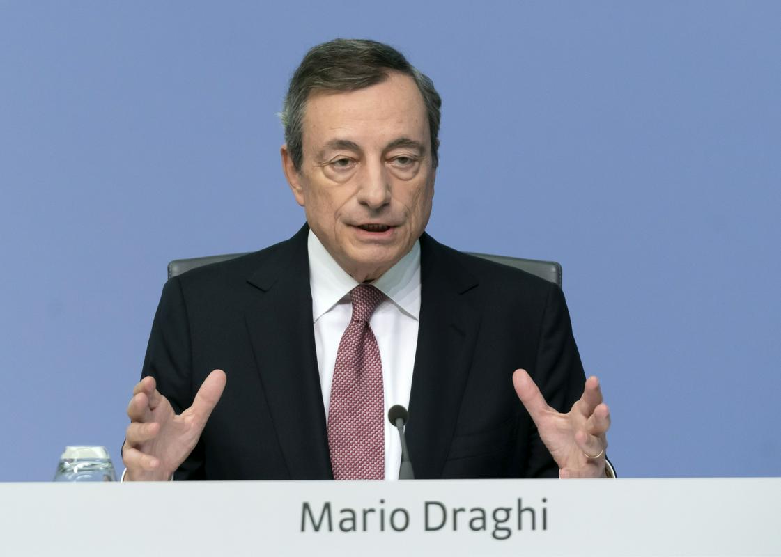 Odhajajoči predsednik Evropske centralne banke Italijan Mario Draghi je pričakovano napovedal ukrepe za stimulacijo gospodarstva. 1. novembra ga bo na položaju zamenjala Francozinja Christine Lagarde. Foto: EPA