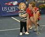 Mati treh otrok Clijstersova se presenetljivo vrača na teniška igrišča