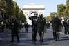 Na protestih v Parizu policija aretirala več deset ljudi