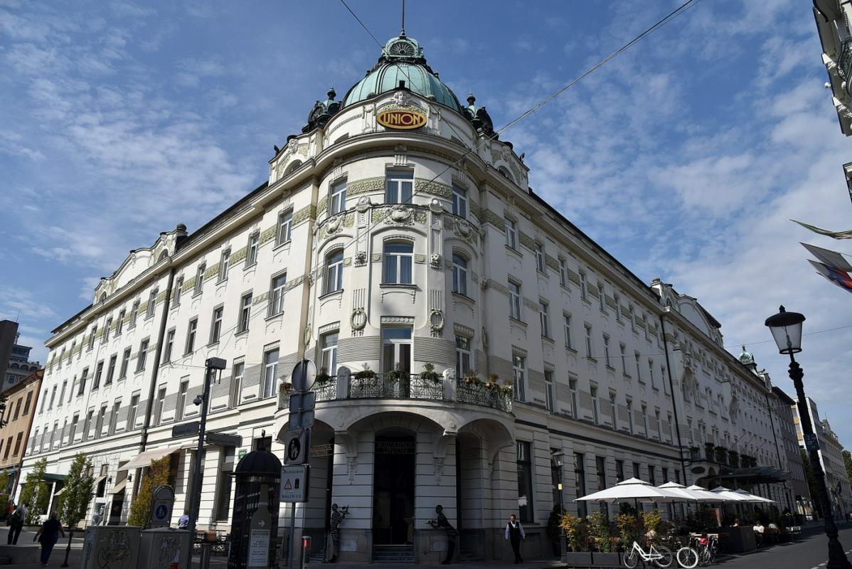 Cene v hotelskem sektorju po opažanjih Turizma Ljubljana ostajajo podobne lanskim, višje stroške so ponudniki torej večinoma prevzeli na svoja ramena. Zaradi pomanjkanja kadra so se nekateri gostinci odločili za okrnitev ponudbe. Foto: BoBo