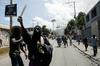 Protesti na Haitiju ob vsesplošnem pomanjkanju vse nasilnejši
